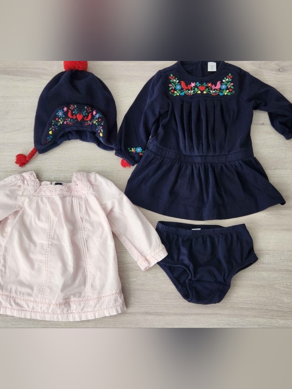 Lot Of Baby Gap Girls Fall / Winter Clothea 12-18m Dress / Winter Hat / Shirt